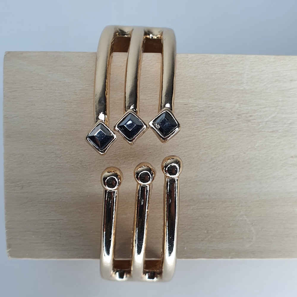 Fashion jewelry gold tone bracelet